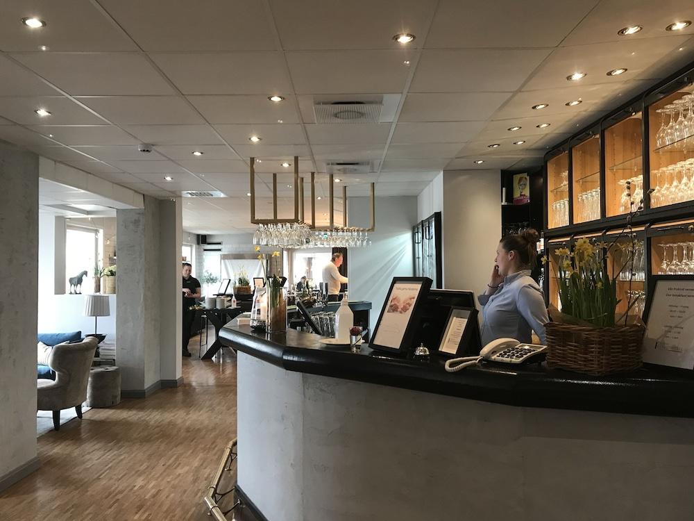 Mjoelby Stadshotell מראה חיצוני תמונה